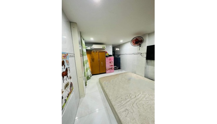Ngộp Lạc Long Quân - 4x11m- HXH thông 2 tầng Khu Bầu Cát